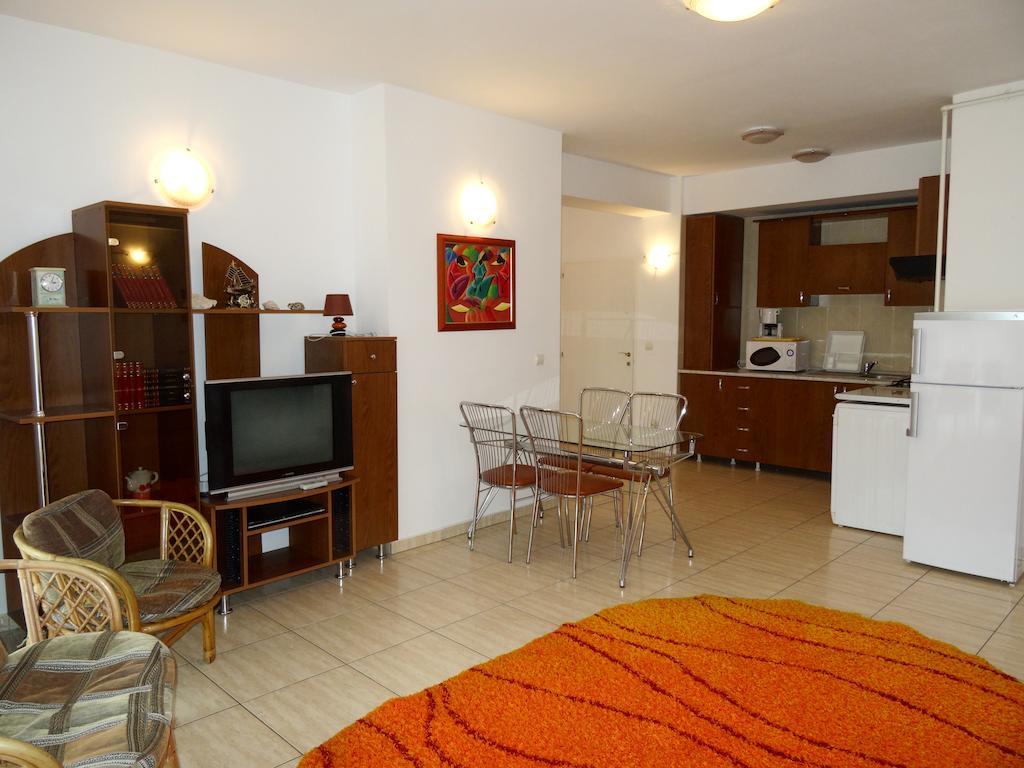 Club Topaz Apartments Neptun Room photo