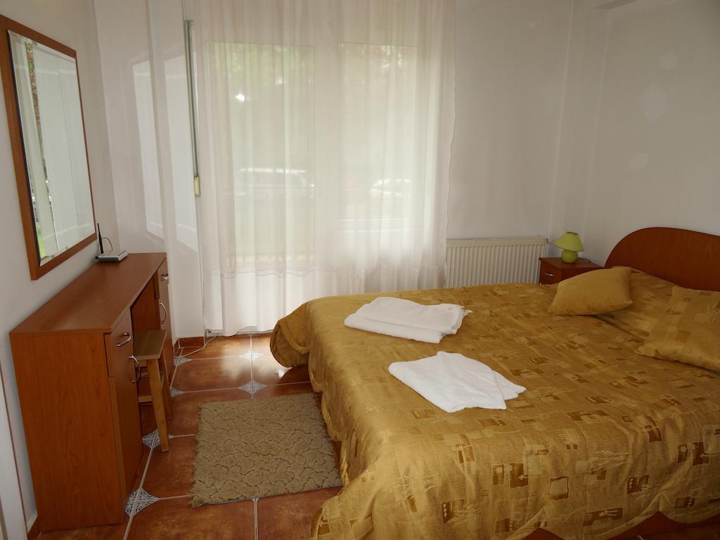 Club Topaz Apartments Neptun Room photo