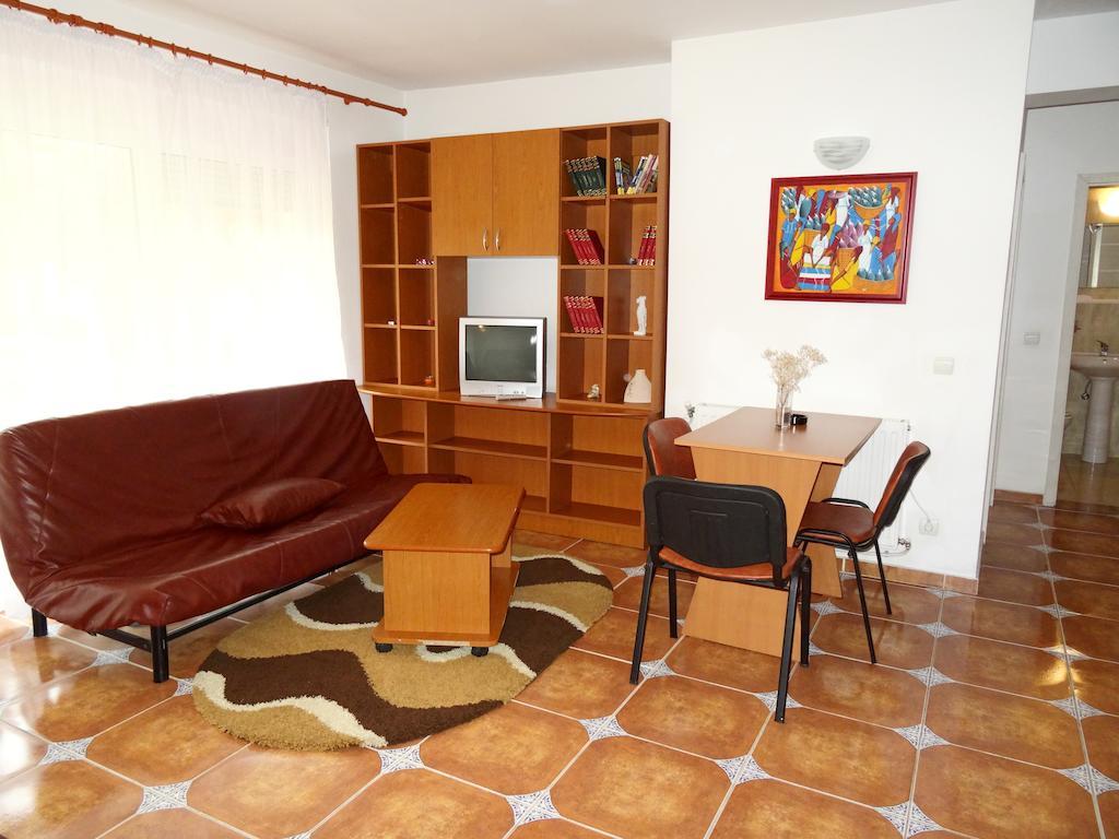 Club Topaz Apartments Neptun Room photo